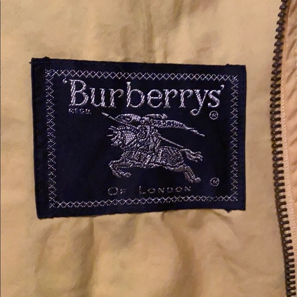 Authentic Burberry trench coat! - Picture 2 of 7